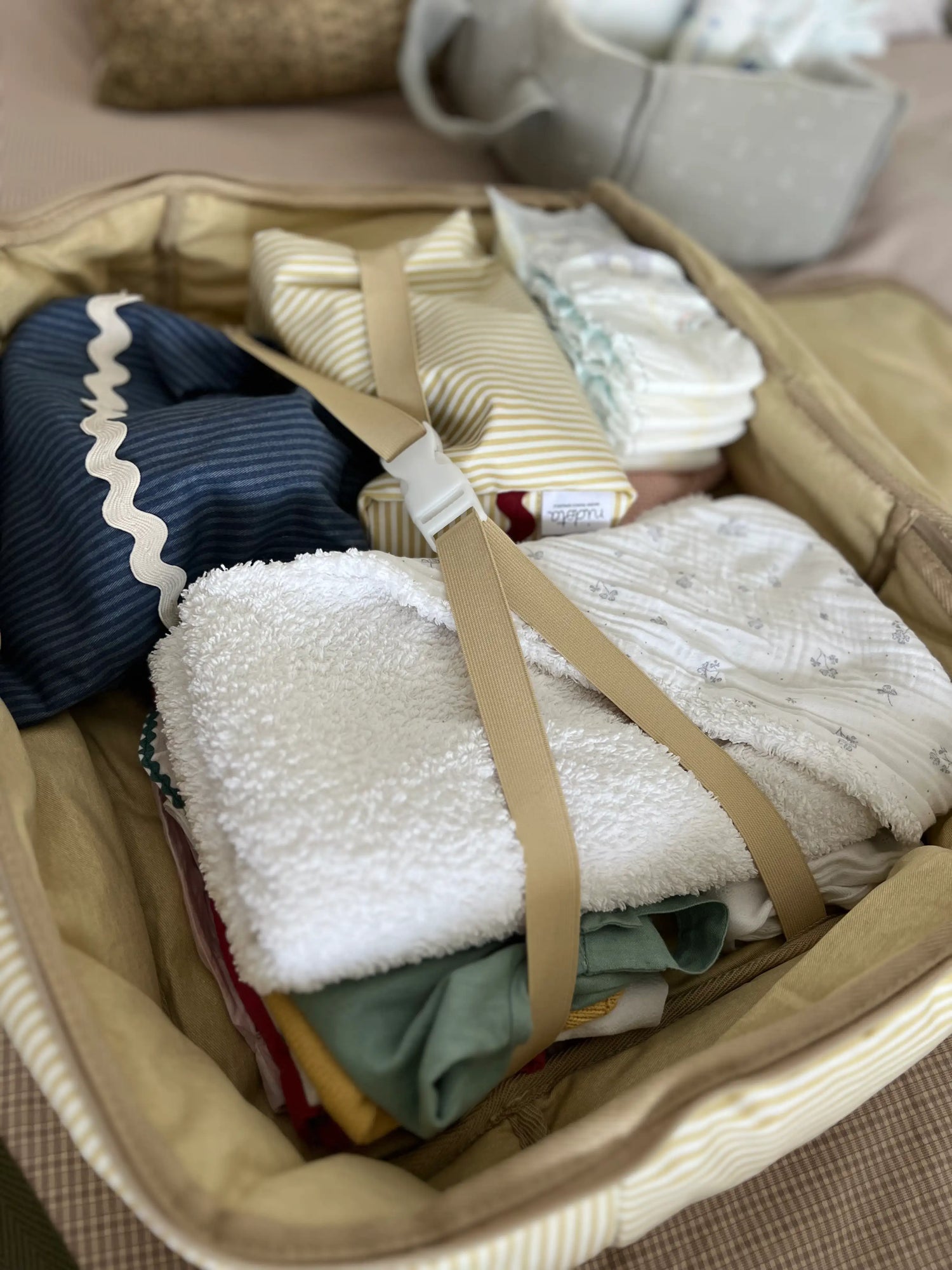maternity bag filled in with baby clothes 